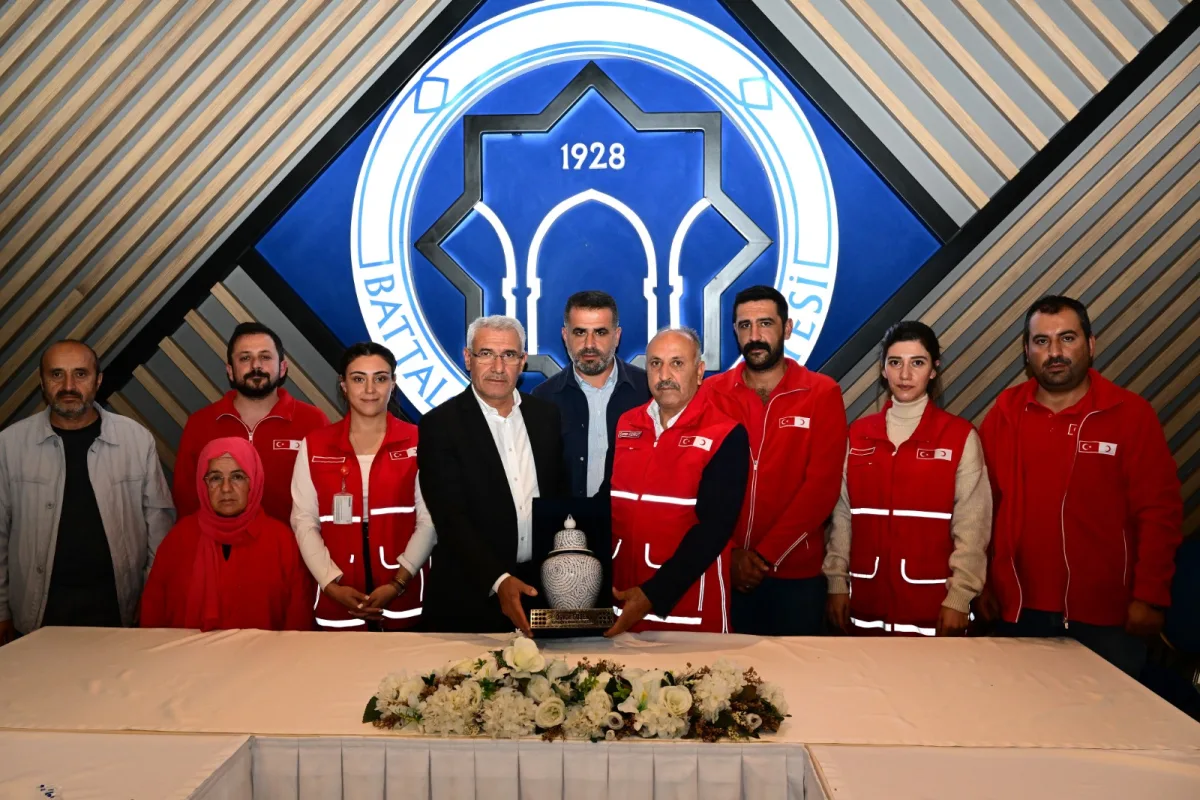 Başkan Güder, Kızılay çalışanlarıyla bir araya geldi