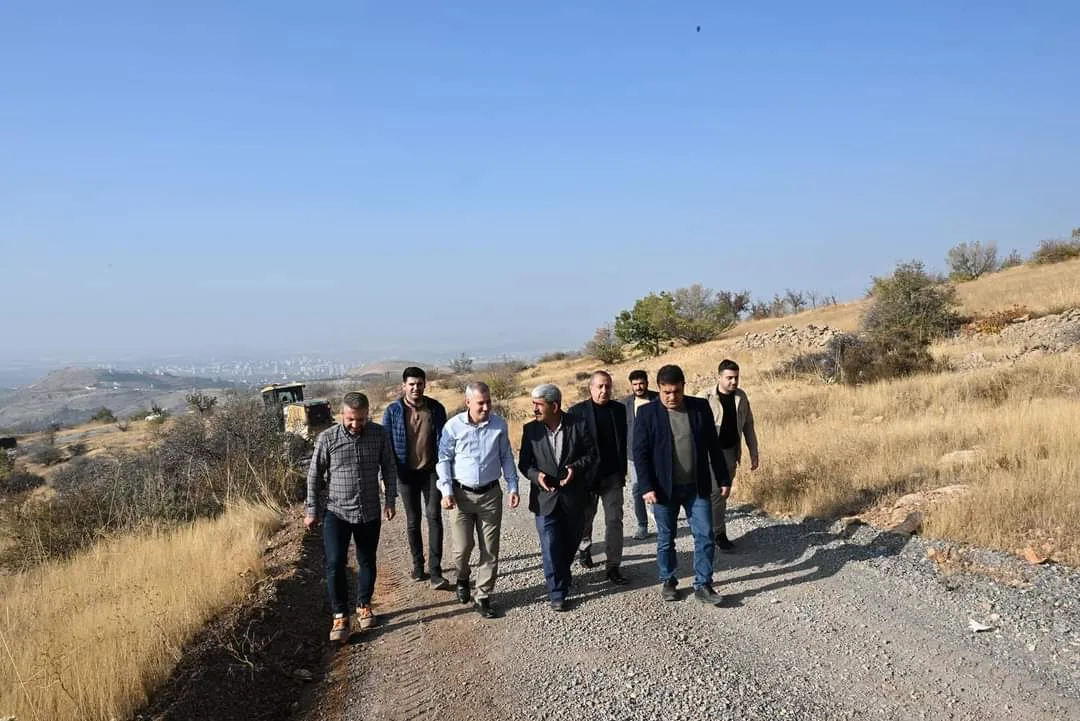 YEŞİLYURT’UN KIRSAL BÖLGELERİNDEKİ TALEPLER TEKER TEKER ÇÖZÜME KAVUŞUYOR