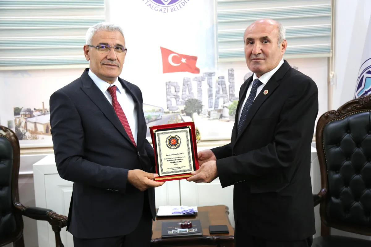 Battalgazi Muhtarlar Derneği’nden Başkan Güder’e Teşekkür Plaketi