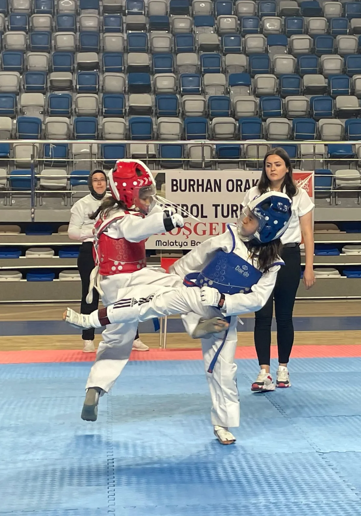 Okullar arası Küçükler ve Minikler Şampiyonası Yapıldı.   
