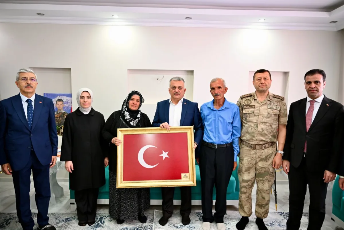 Vali Ersin Yazıcı Şehit Ailelerini Ziyaret Ederek Yürekleri Isıttı