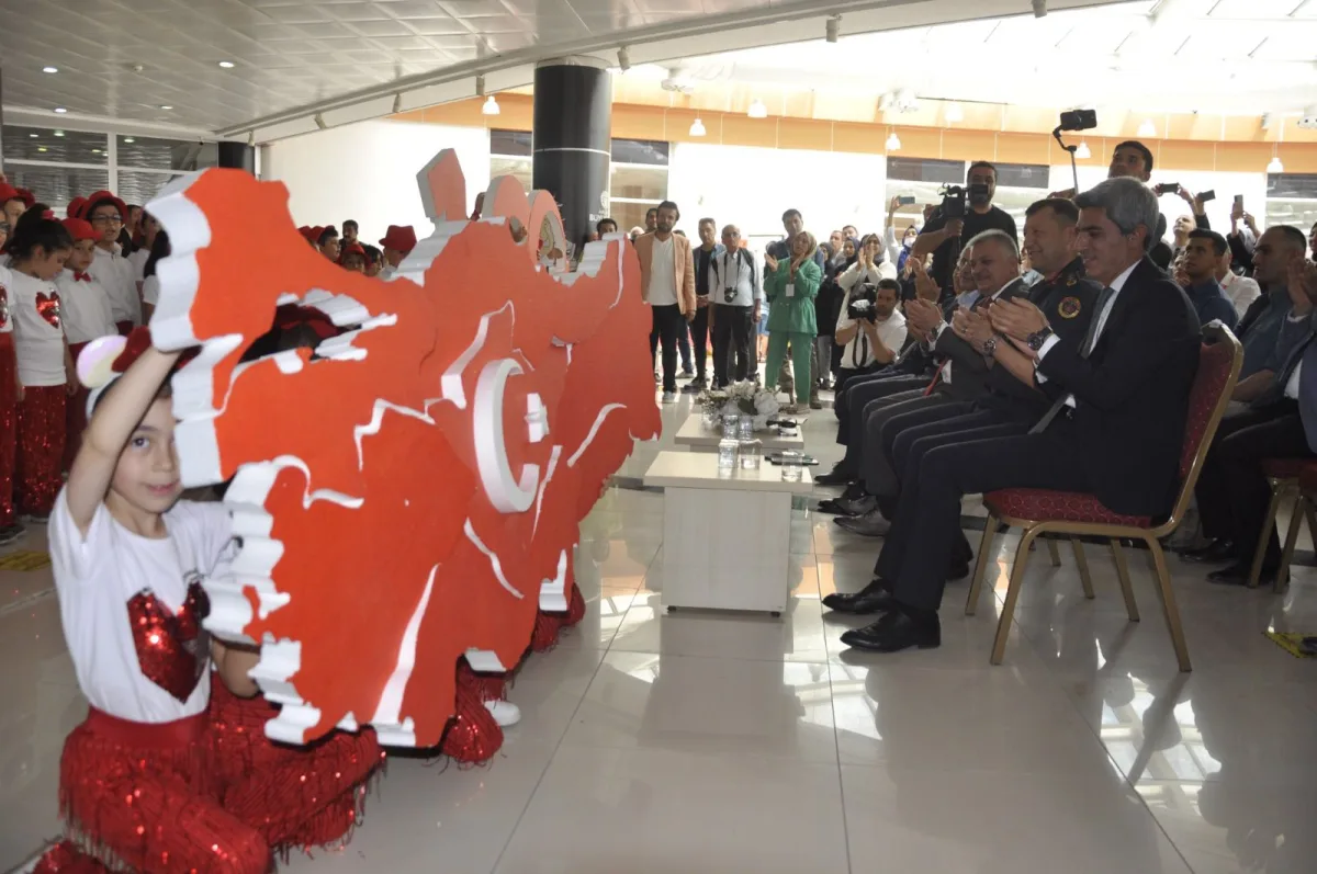 Malatya İl Milli Eğitim Müdürlüğünce Hazırlanan “100’ümüz Bilimle Gülüyor Şenliği”nin Açılışı Gerçekleştirildi