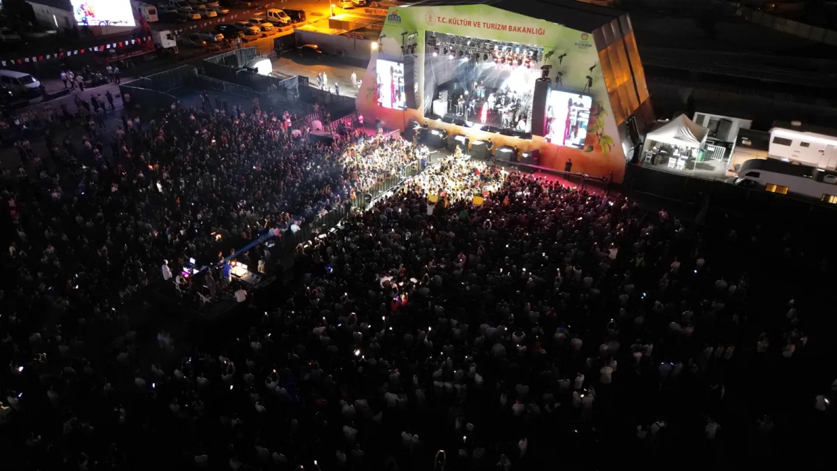 26. KAYISI FESTİVALİNDE ELİF BUSE DOĞAN VE ALİŞAN MALATYALILARLA BULUŞTULAR   