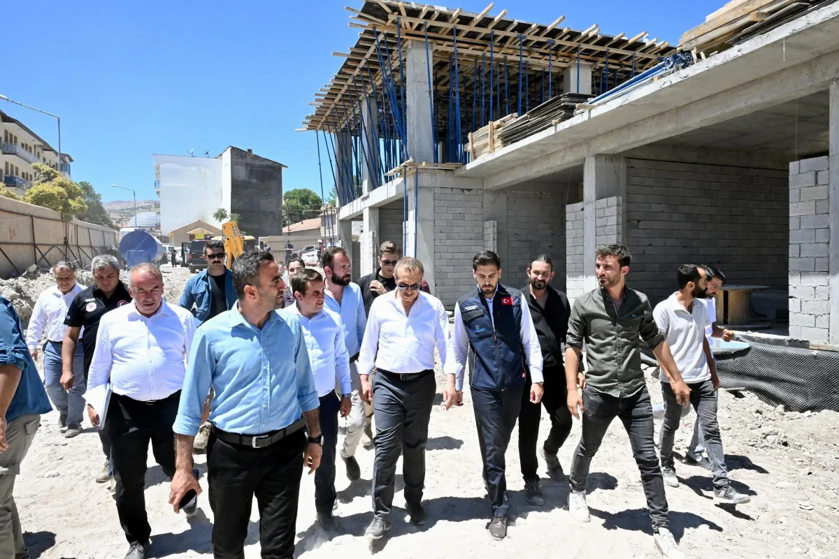 Deprem Konutlarında İncelemelerde Bulundu