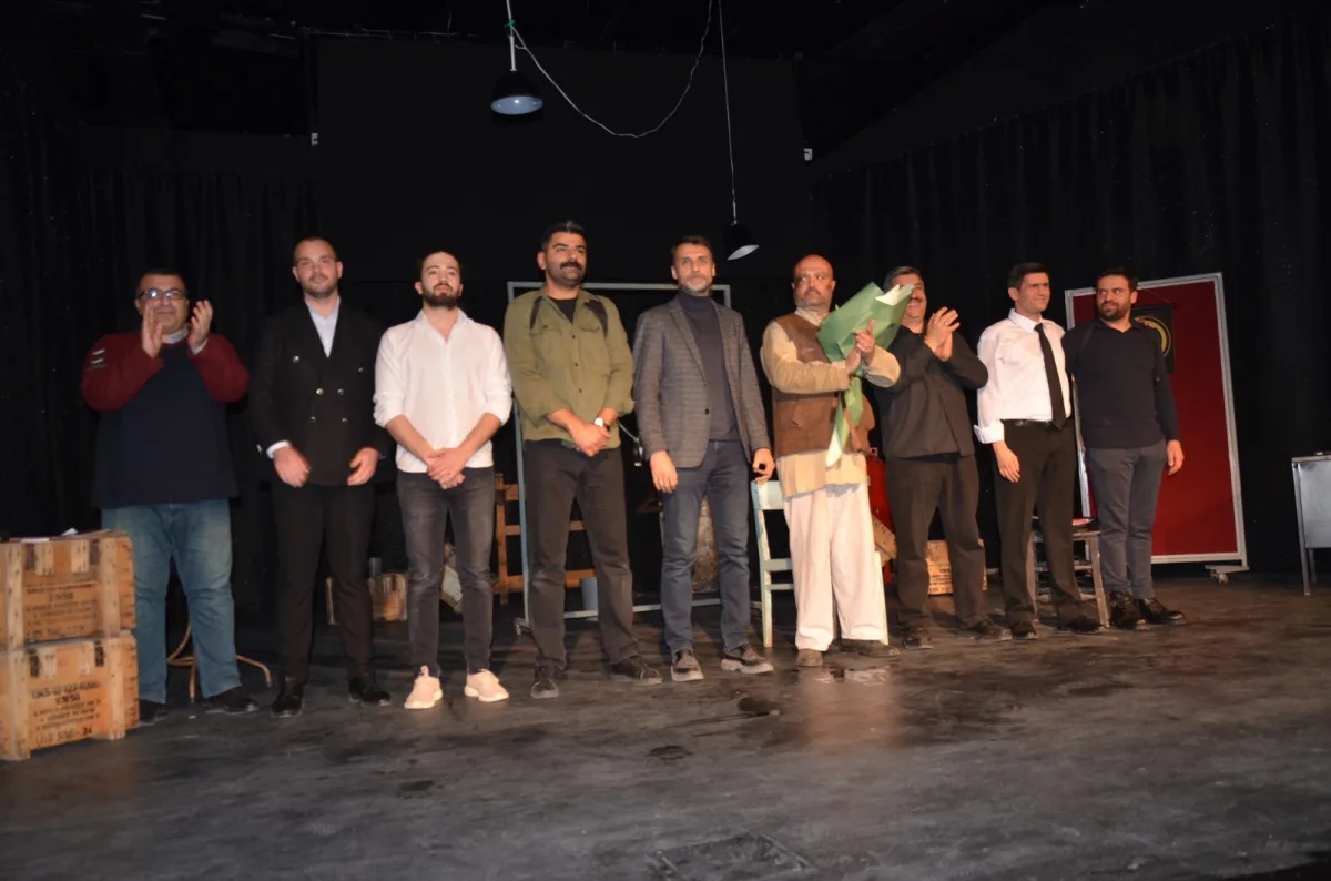 BARIŞ RESSAMI” OYUNU SAHNELENDİ
