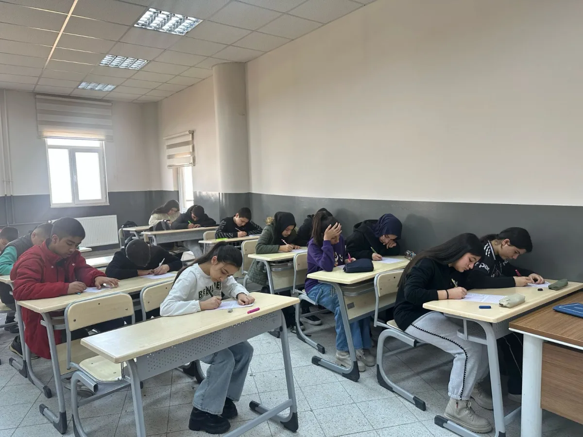 Malatya Büyükşehir Belediyesi Yaklaşık 1400 Öğrenciye Deneme Sınavı Yaptı.