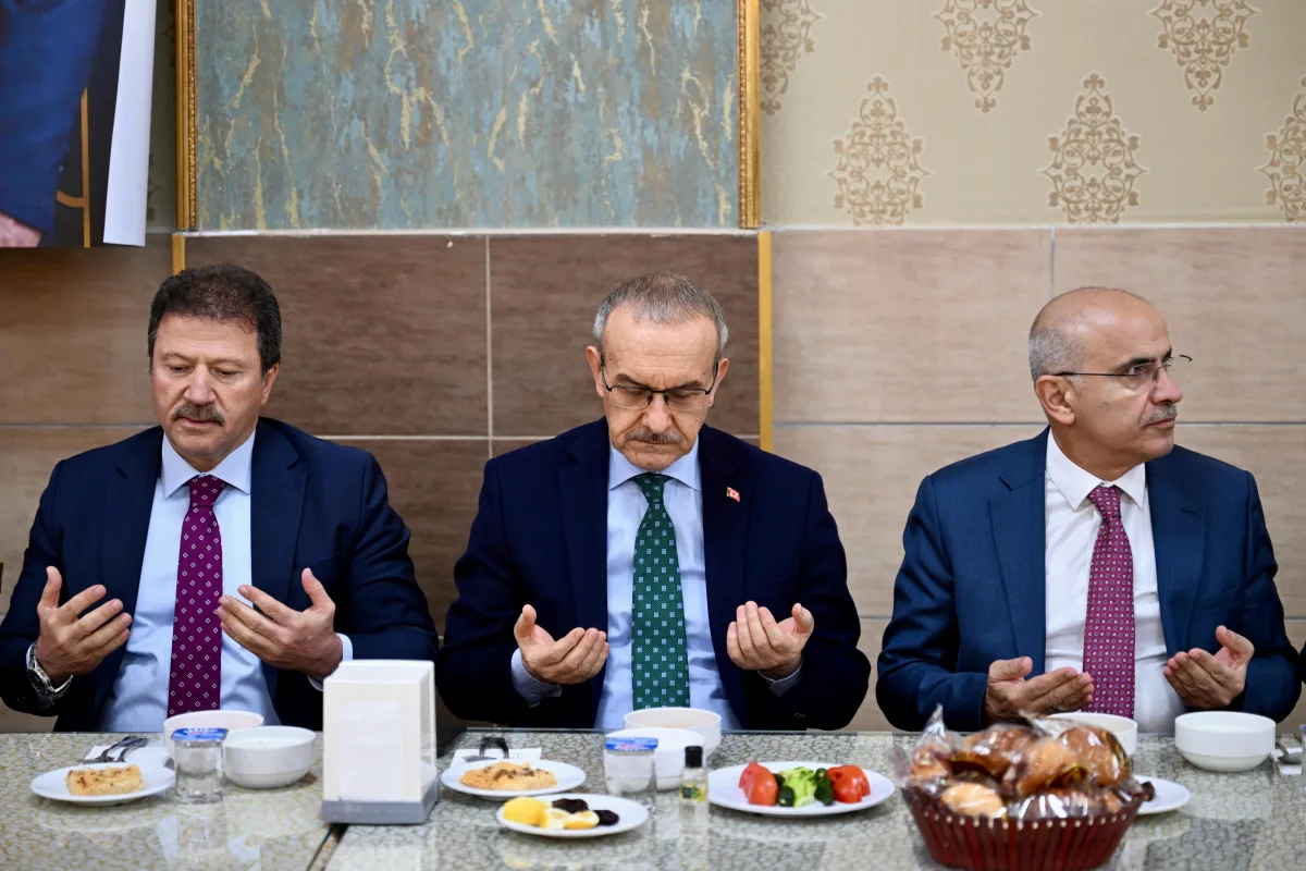 Vali Seddar Yavuz Malatyalı Esnaflarla İftarda Buluştu