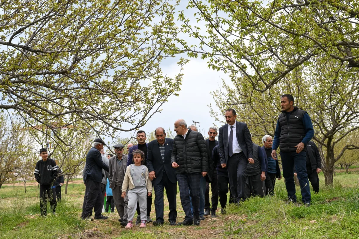 Başkan Er, Suluköy Mahallesi’nde zirai dondan etkilenen çiftçileri ziyaret etti