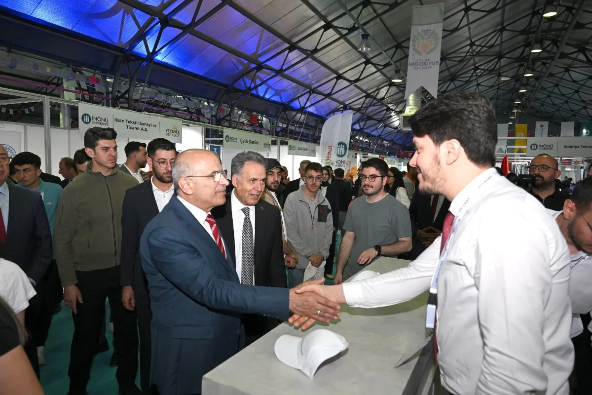 İpekyolu Kariyer Fuarı'na katılan Başkan Er,