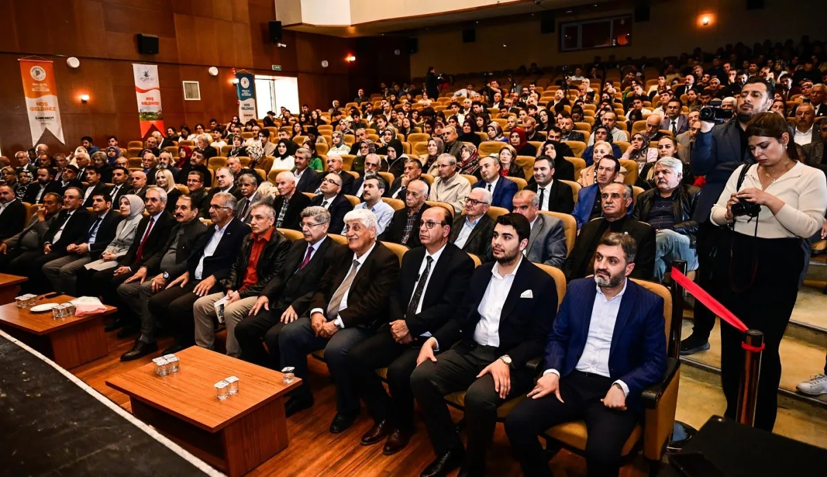 TURGUT ÖZAL VE HAMİT FENDOĞLU’NU ANMA- ANLAMA PANELİ’ DUYGUSAL ANLARA SAHNE OLDU