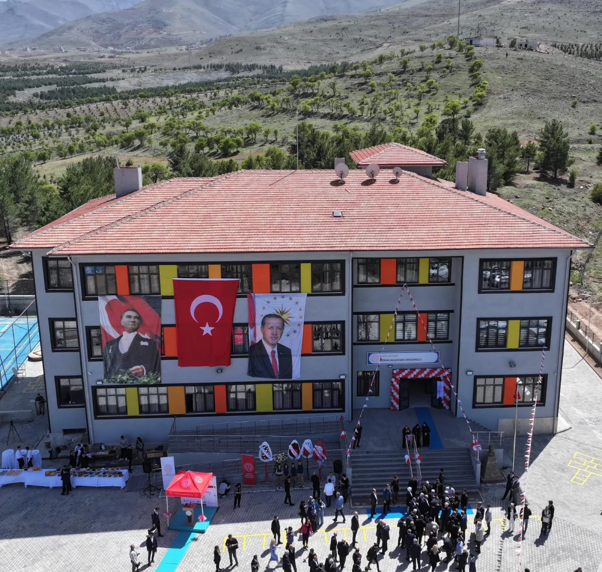 Vali Seddar Yavuz Adnan Başdemir Ortaokulu Açılış Törenine Katıldı