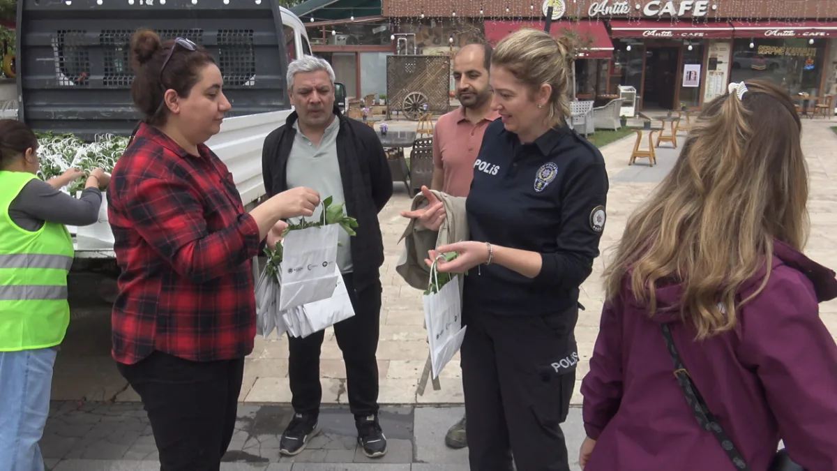 MALATYA BÜYÜKŞEHİR BELEDİYESİ  VATANDAŞLARA ÜCRETSİZ FİDE DAĞITTI