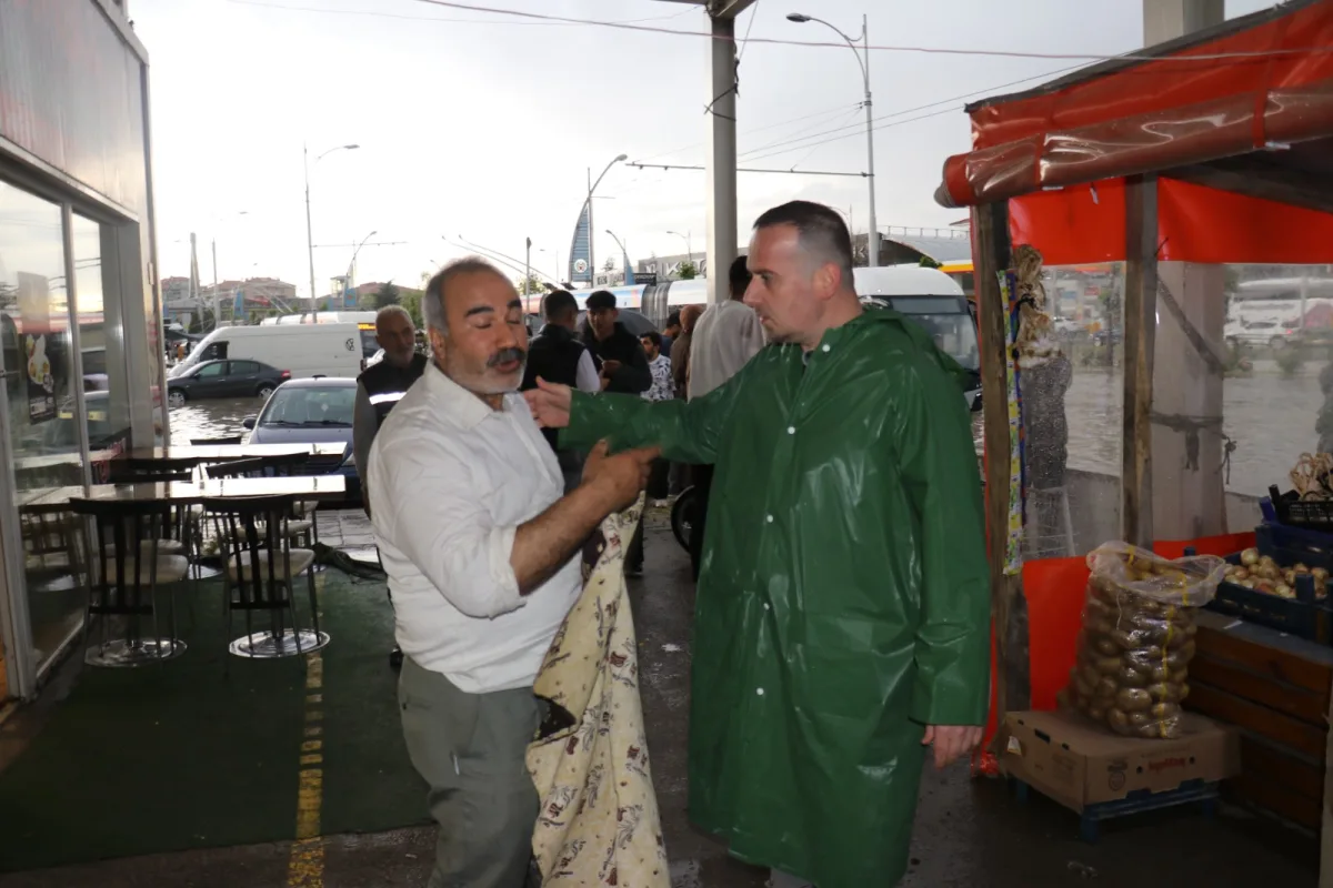 MAGİNDER Başkanı Salih Karademir Yine Sahadaydı Selde Vatandaşa Yardıma Koştu.