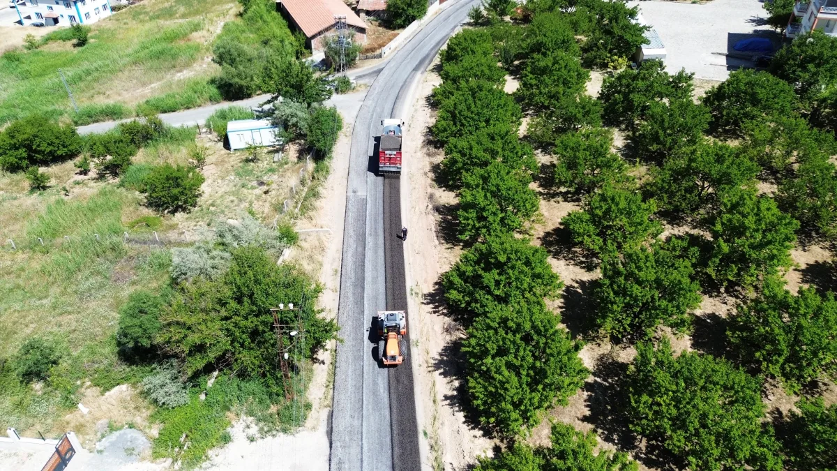 BATTALGAZİ’DE ASFALT SEFERBERLİĞİ SÜRÜYOR