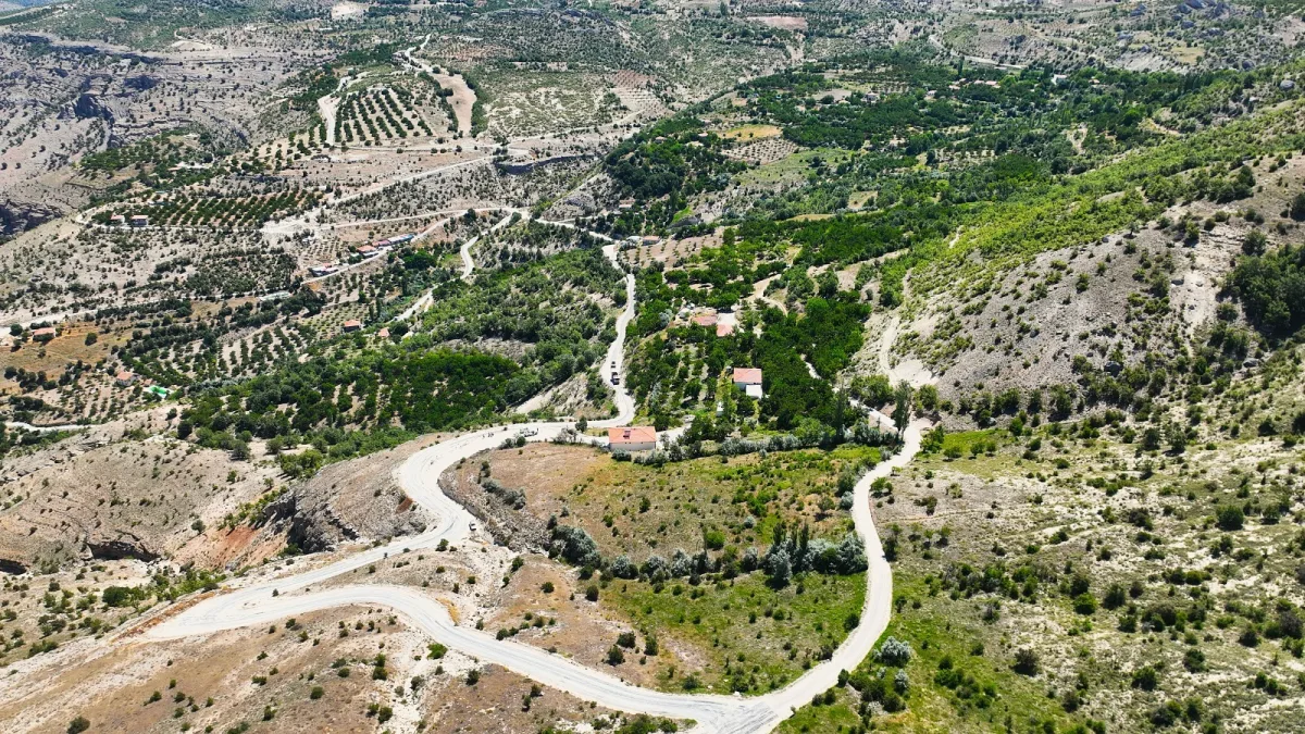 BÜYÜKŞEHİR BELEDİYESİ BAĞKÖY MAHALLESİ’NİN YOLUNU GÜVENLİ HALE GETİRDİ