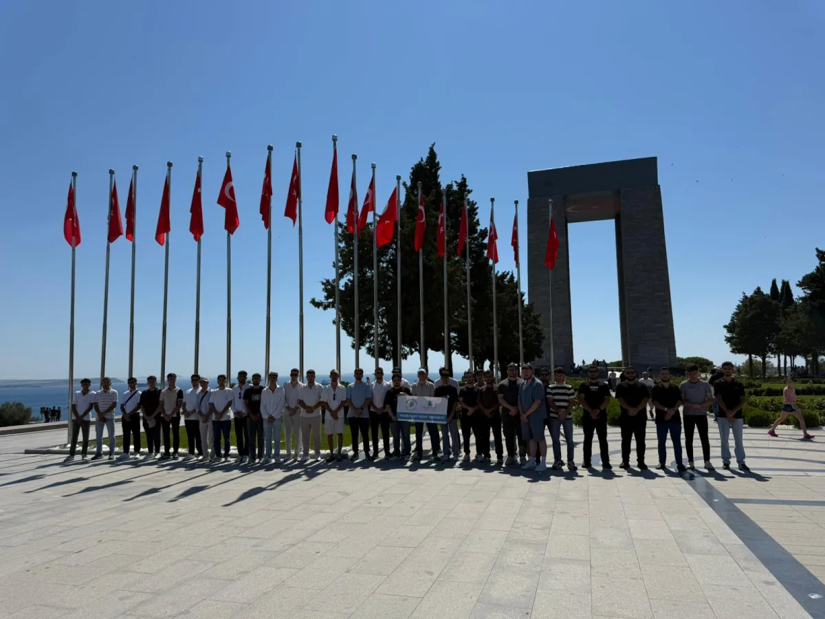 YEŞİLYURT GENÇ MECLİS ÜYELERİ, KAHRAMANLIK DESTANININ YAZILDIĞI ÇANAKKALE’DEKİ TARİHİ MEKÂNLARI İNCELEDİ