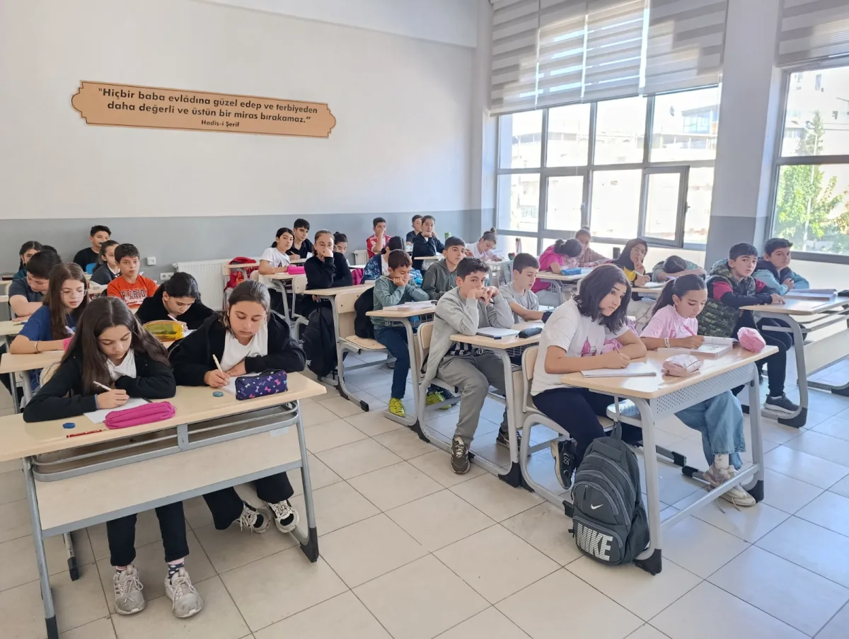 Semt Konaklarında Eğitim Gören 1400 Öğrenci İçin Ders Zili Çaldı.