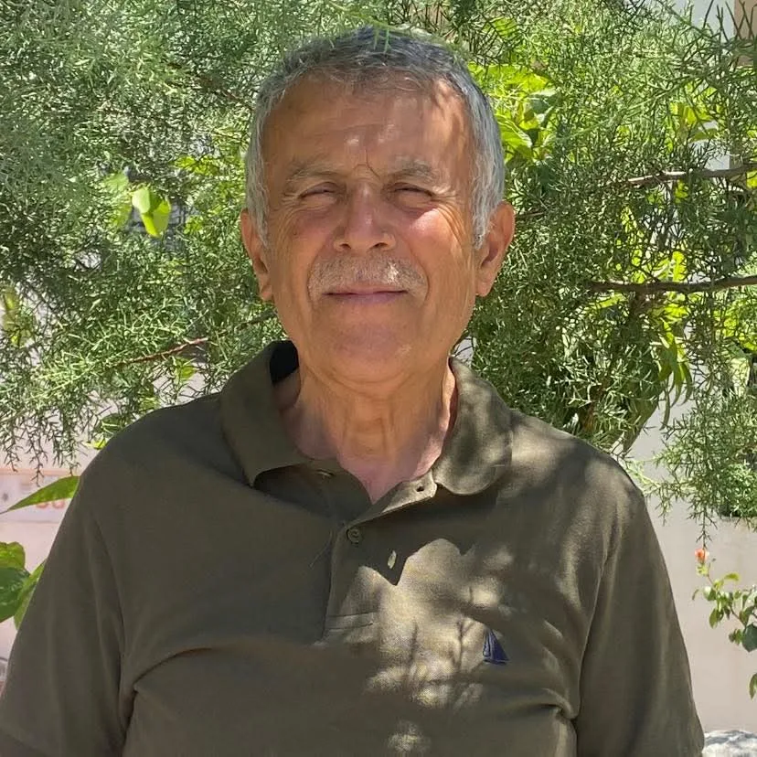 ANASININ BABASININ MEZARI VAR