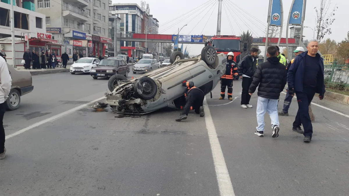 ÖZALPER MAHALLESİ’NDE TRAFİK KAZASI: İTFAİYE EKİPLERİ HIZLA MÜDAHALE ETTİ