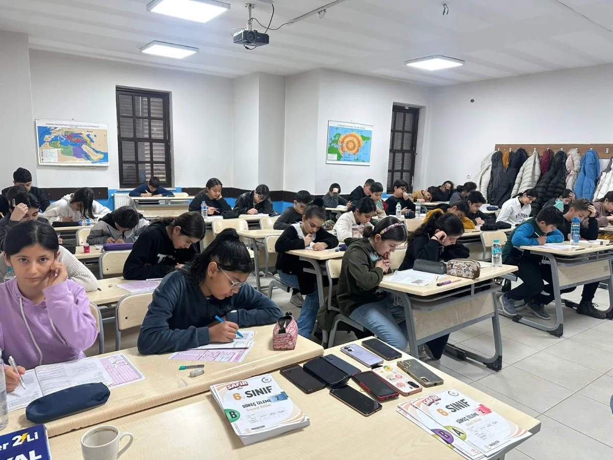 Büyükşehir Eğitim Merkezlerinde Rekor Katılım: 1350 Öğrenci Sınavda