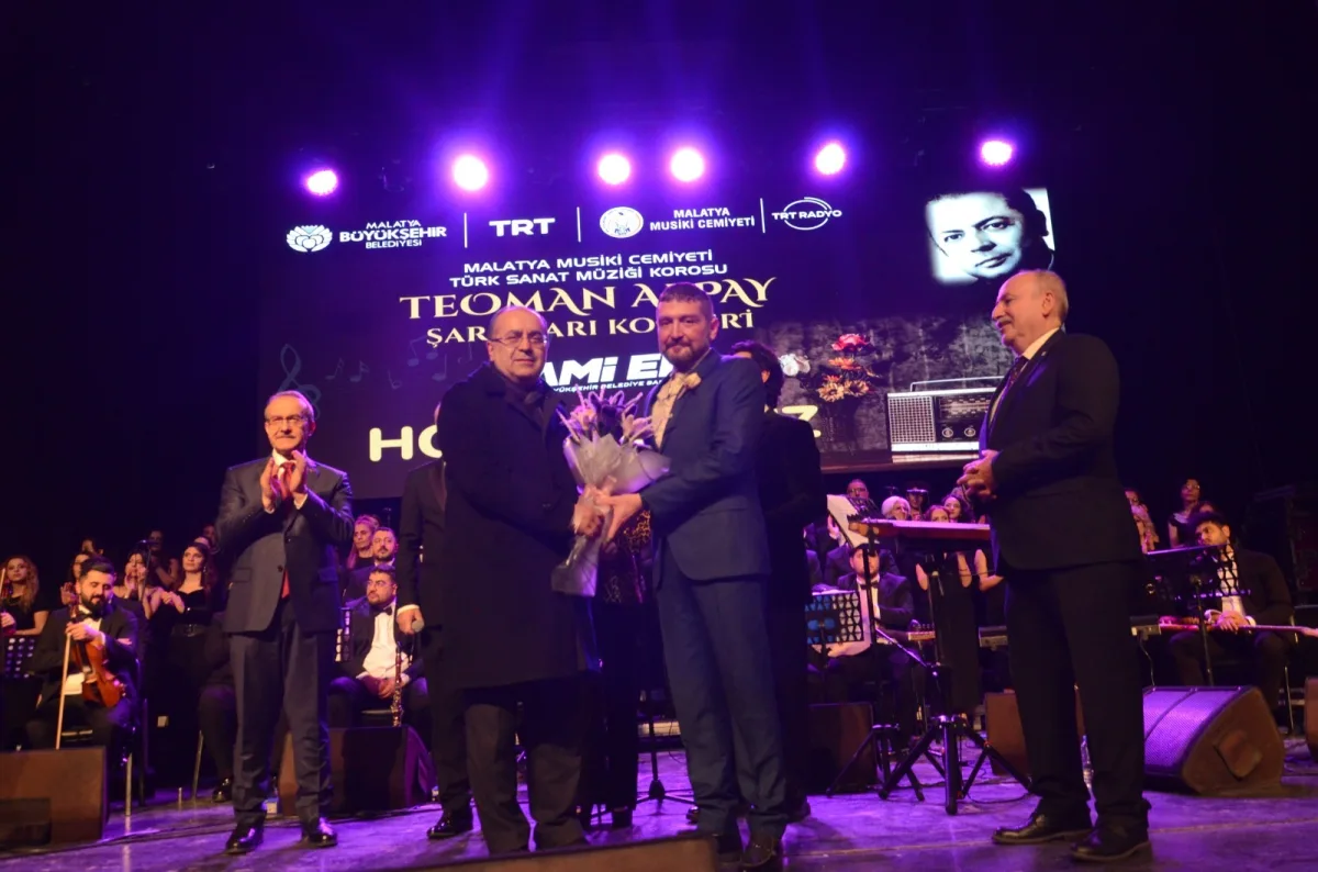 Teoman Alpay’den Unutulmaz Gece: Şarkıları Mest Etti