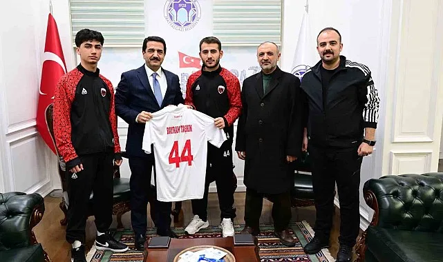 Milli Başarıya İmza Atan Sporculardan Başkan Taşkın’a Anlamlı Ziyaret
