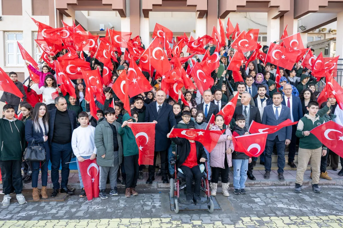 Eğitime Destek Mesajı: Başkan Sami Er Barguzu Ortaokulu’nu Ziyaret Etti