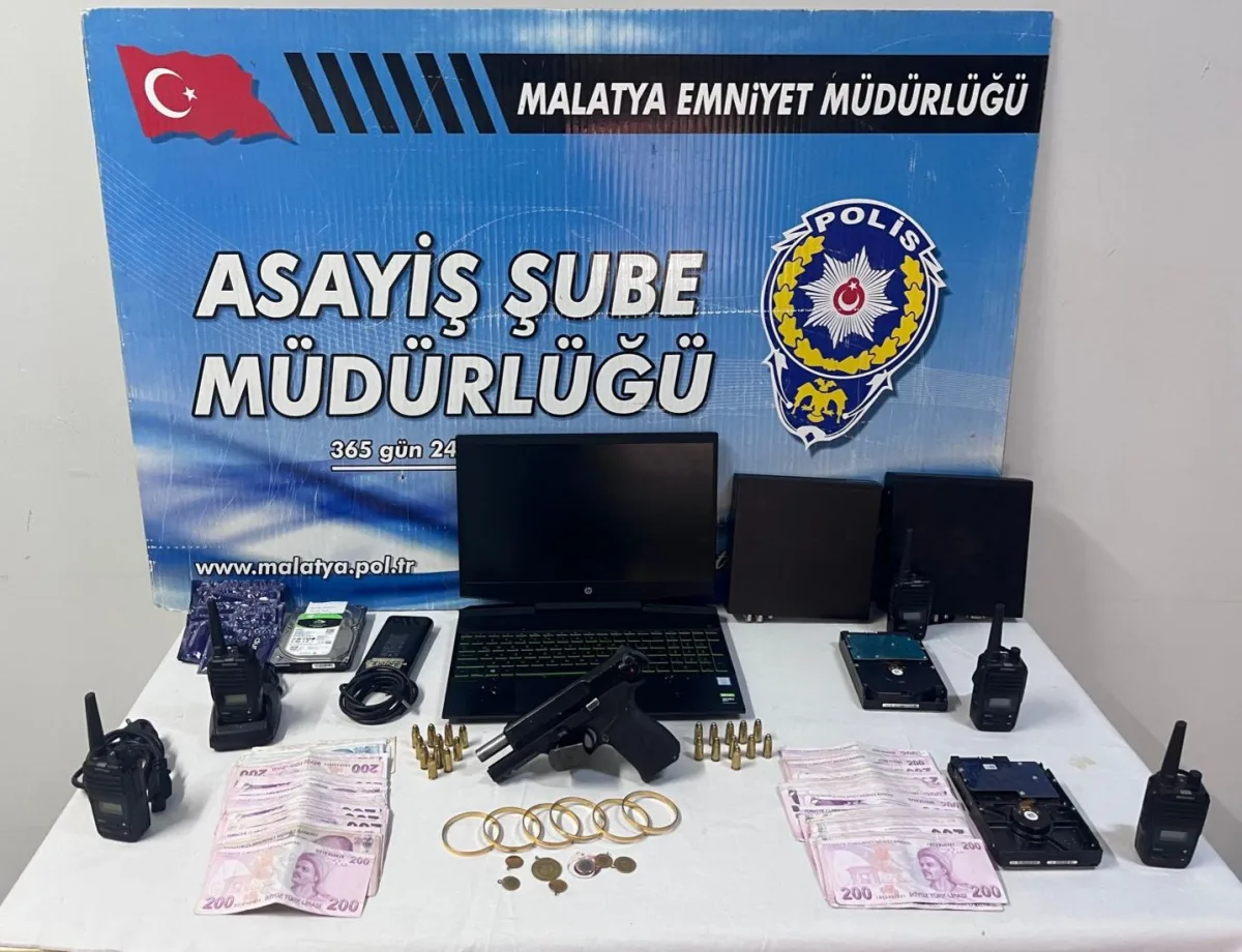Fuhuşa Yer Teminine Darbe: Silah ve Yüklü Miktarda Para Ele Geçirildi