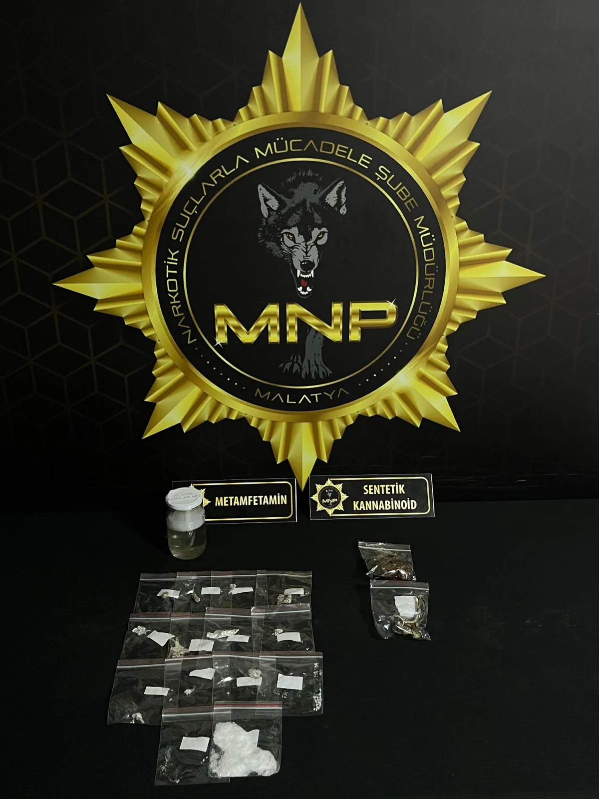 Zehir Tacirlerine Nefes Aldırılmadı: 212 Gram Sıvı Metamfetamin Ele Geçirildi