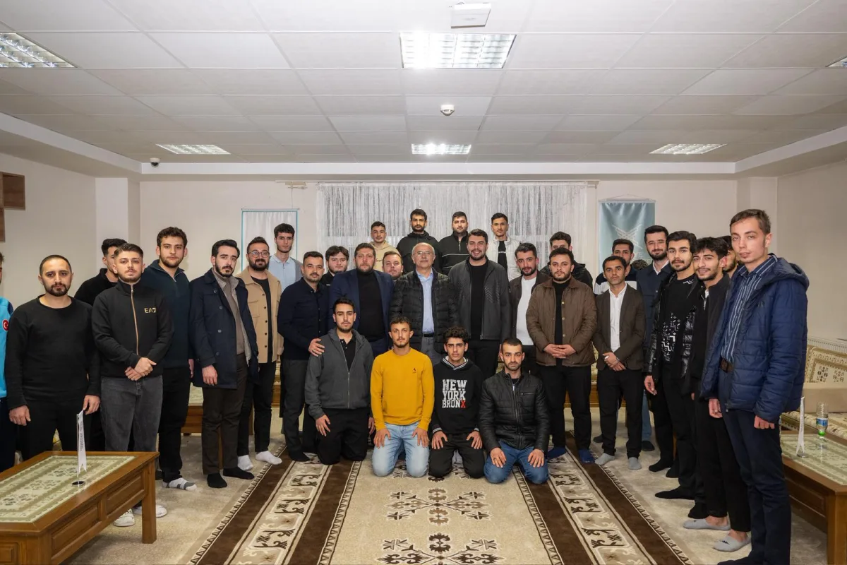 Başkan Er, Geceyi Gençlerle Paylaştı: Sahur Sofrasında Birlik Mesajı