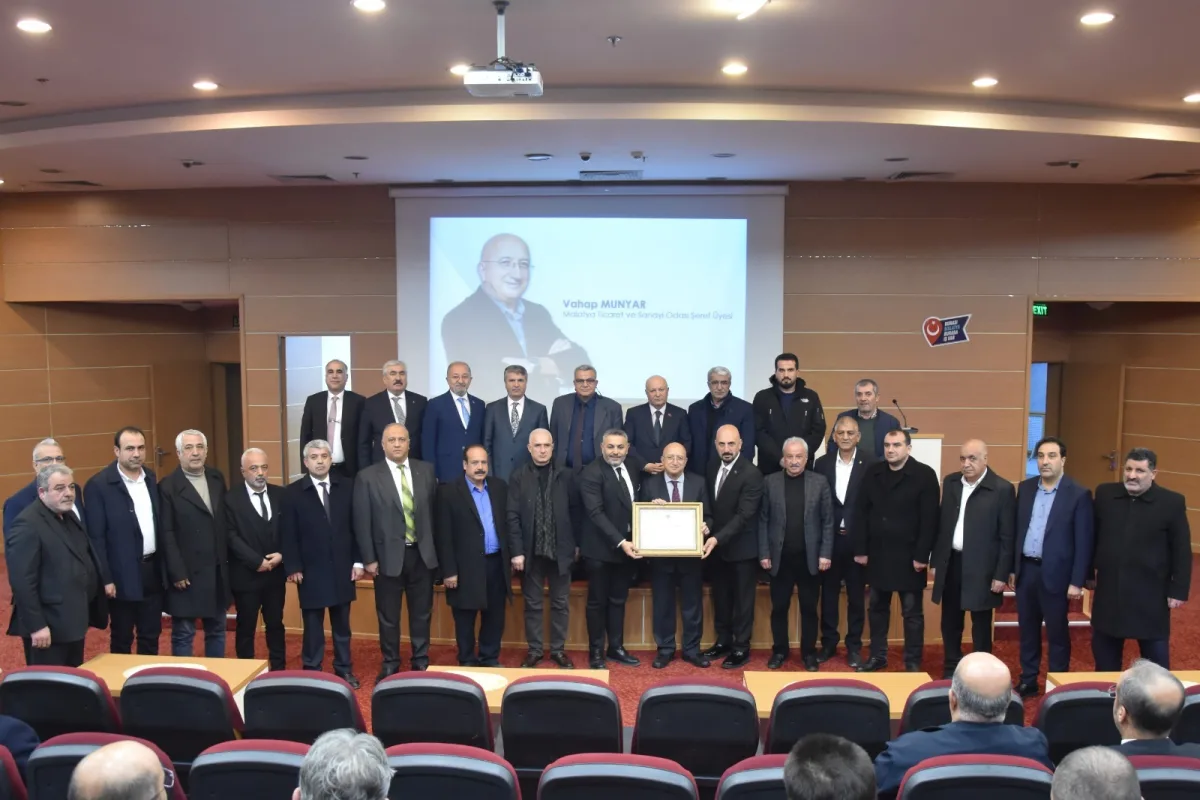 Malatya TSO’dan Vahap Munyar’a Vefa ve Onur Plaketi