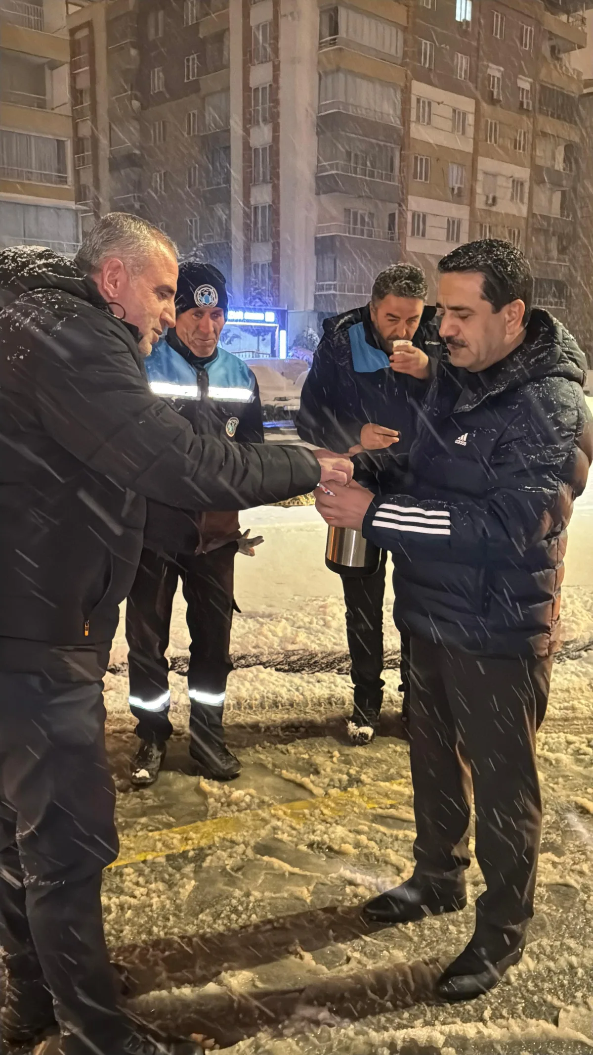 BAŞKAN TAŞKIN’DAN KAR MESAİSİNE GECE DENETİMİ