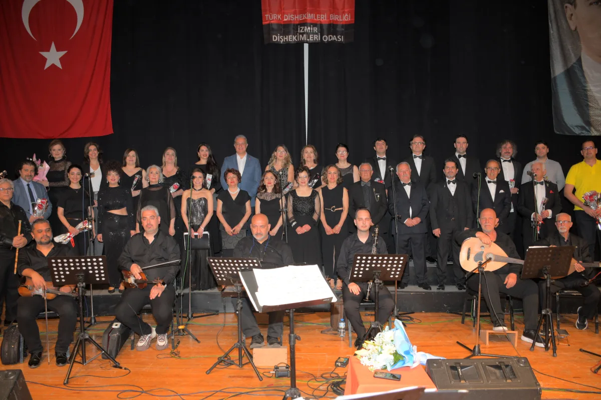 İZDO Türk Sanat Müziği Korosu Ayakta Alkışlandı.
