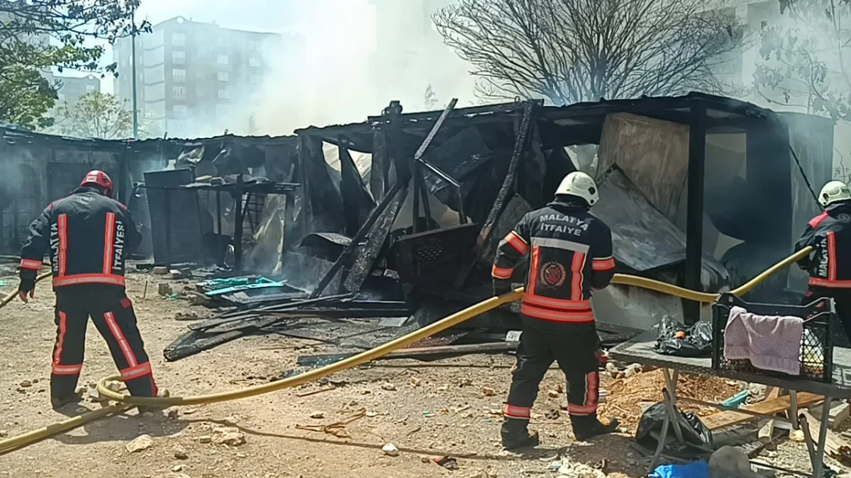 Barguzu Caddesi’nde Şantiye Alarmı: 3 Konteyner Kullanılamaz Hale Geldi.