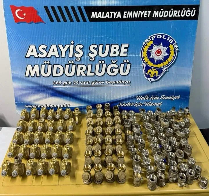 Polis Hırsızlık Şüphelisini Kıskıvrak Yakaladı.