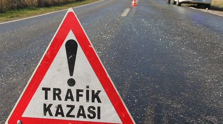 Doğanşehir’de Yolcu Minibüsü Şarampole Devrildi: 2 Yaralı.