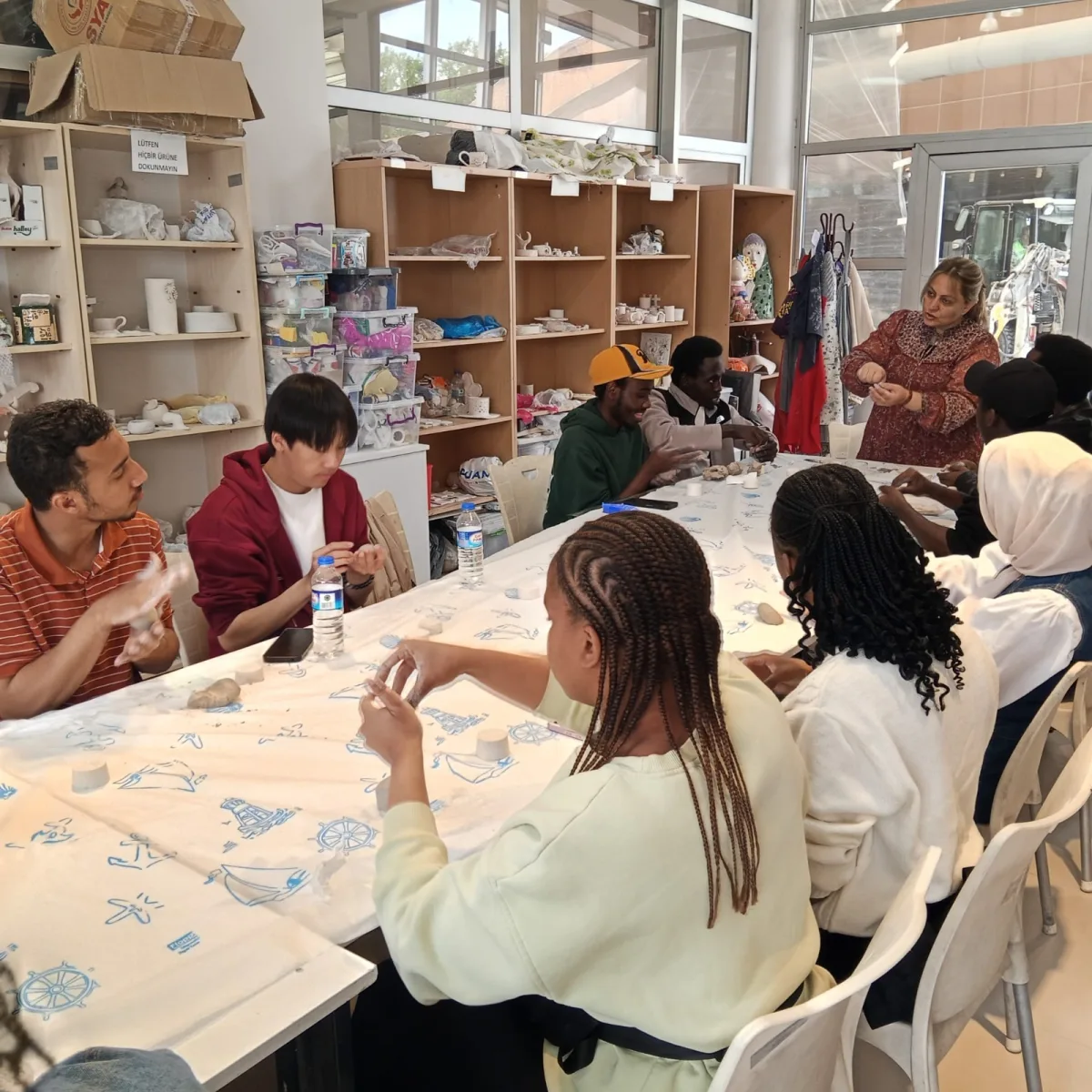 Uluslararası Öğrenciler Sanat Merkezi’nde Kültür ve Sanatla Buluştu.