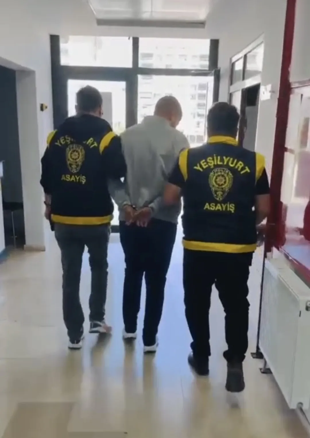 Yeşilyurt’ta Nefes Kesen Yakalama: Firari Şahıs Kıskıvrak Yakalandı.