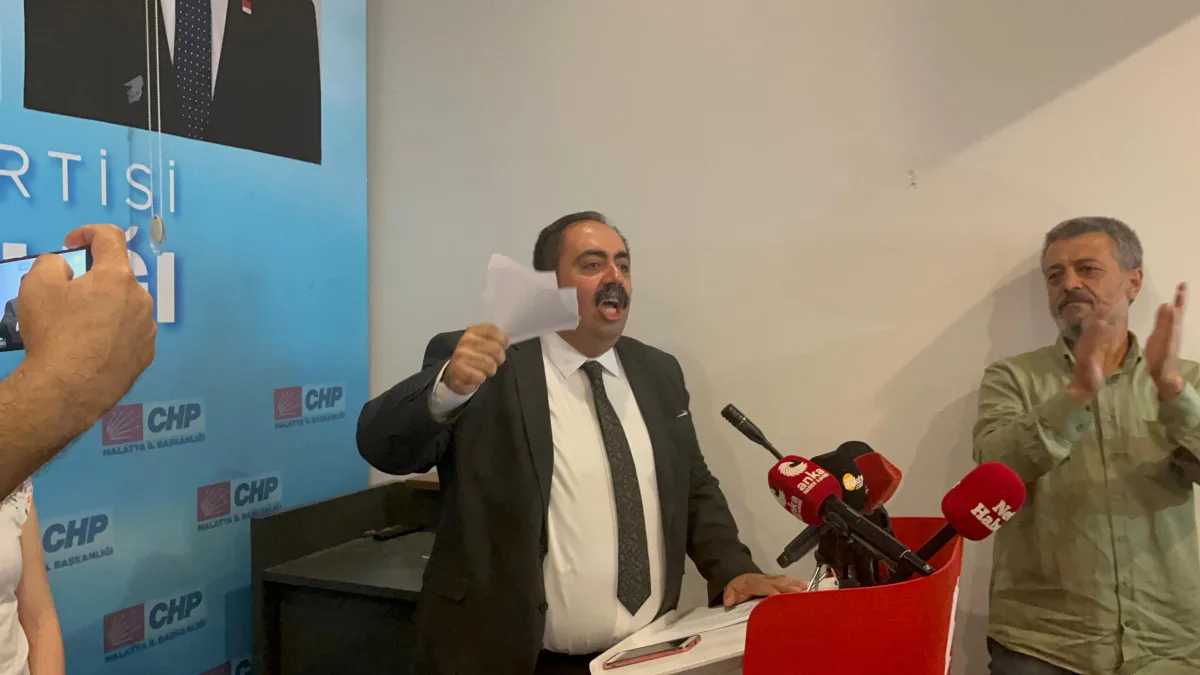 CHP'de Sessizlik Perdesi: Dün Aynı Karede Olanlar Bugün Nerede...???