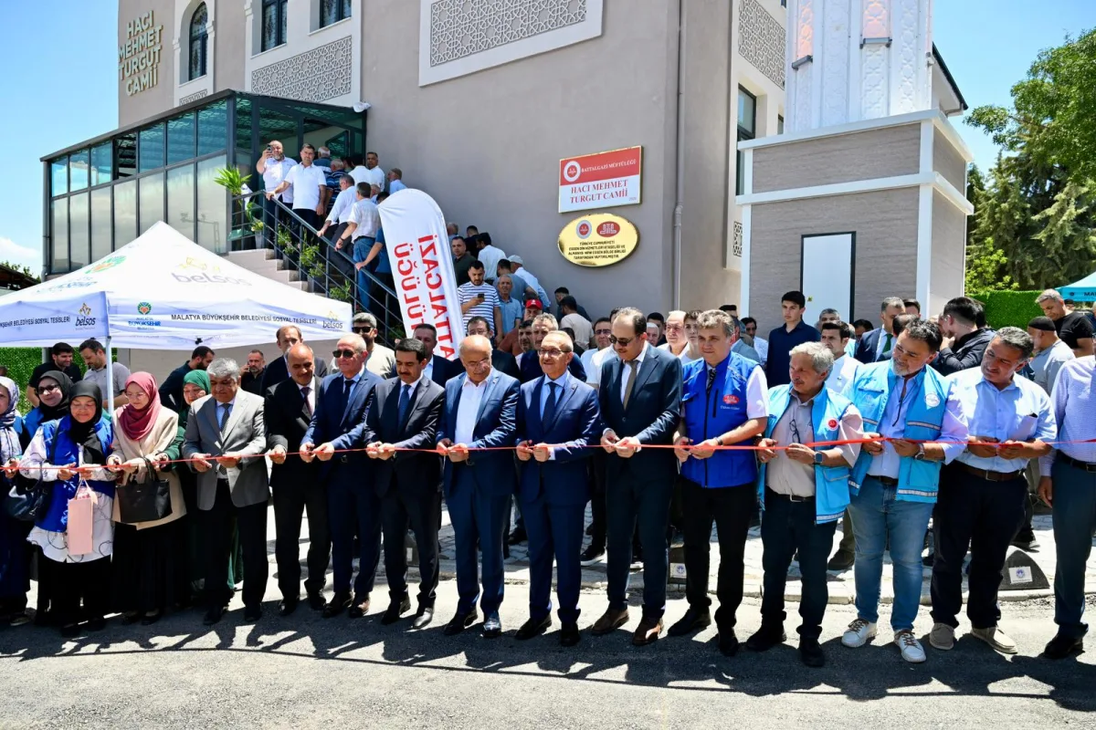 Vatandaşların Hizmetine Sunulan Hacı Mehmet Turgut Camii İbadete Açıldı.