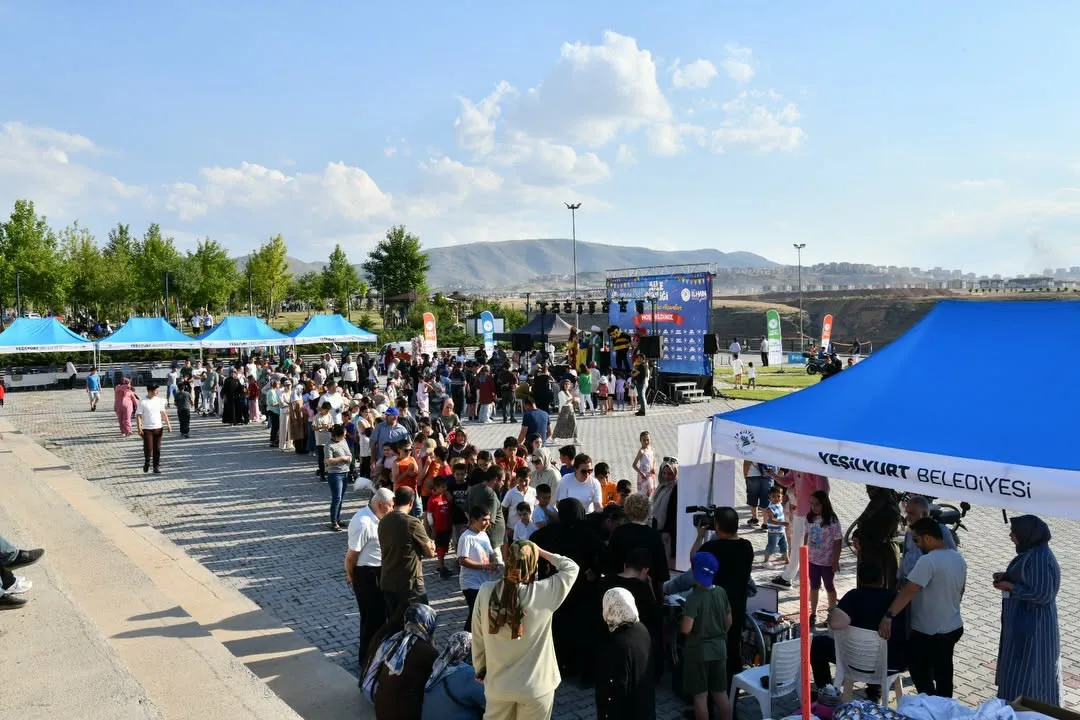 Yaz Akşamları Yeşilyurt’ta Müzik, Eğlence ve Coşkuyla Başladı.