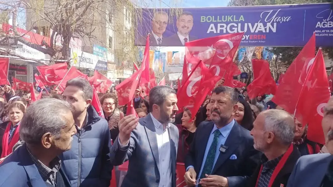 Enver Kiraz’dan Dikkat Çeken Mesaj: “Hiç Kimse Partiden Büyük Değildir.
