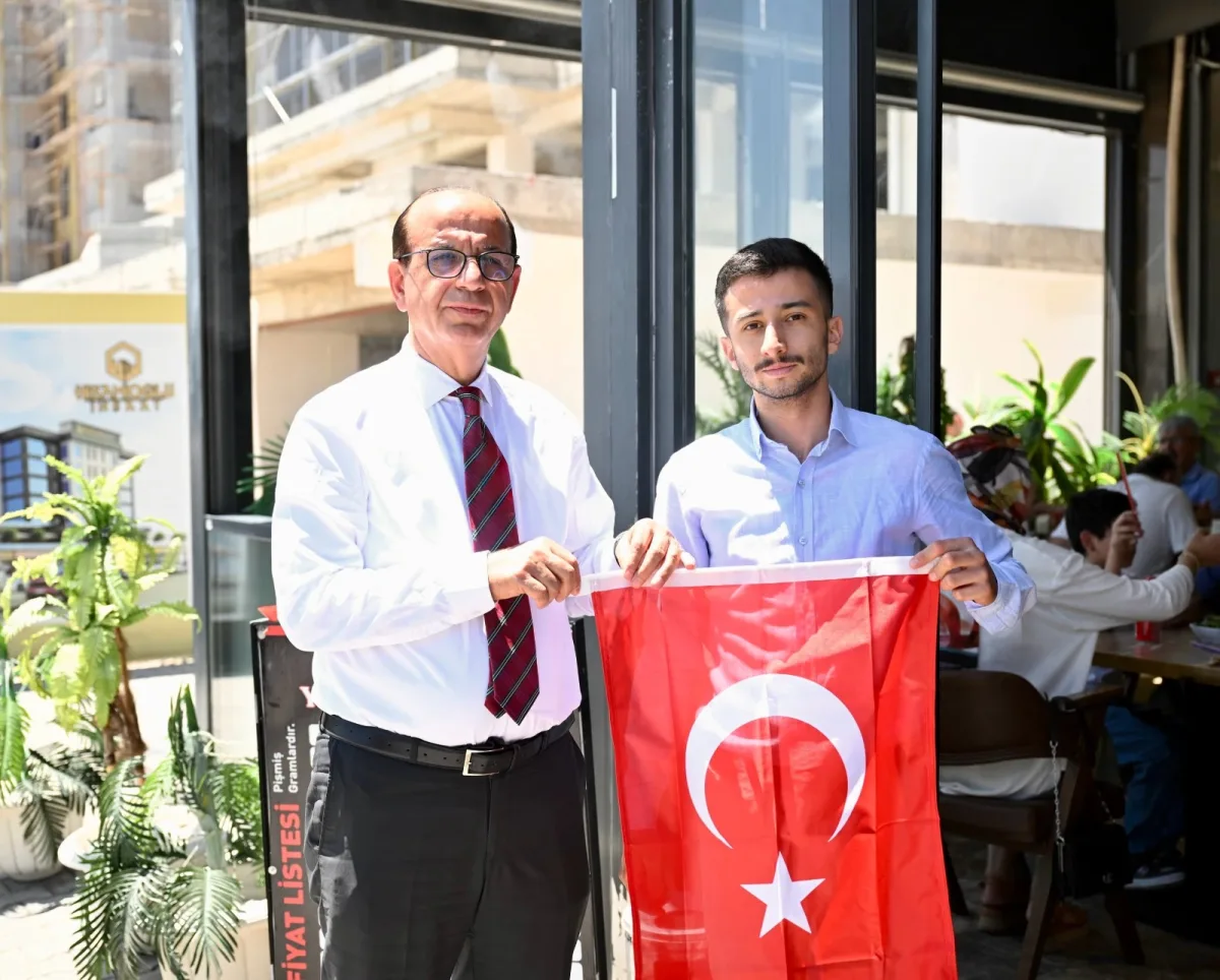 Yeşilyurt'ta 15 Temmuz Coşkusu: Al Bayraklar Birlik ve Beraberliğin Simgesi Oldu.