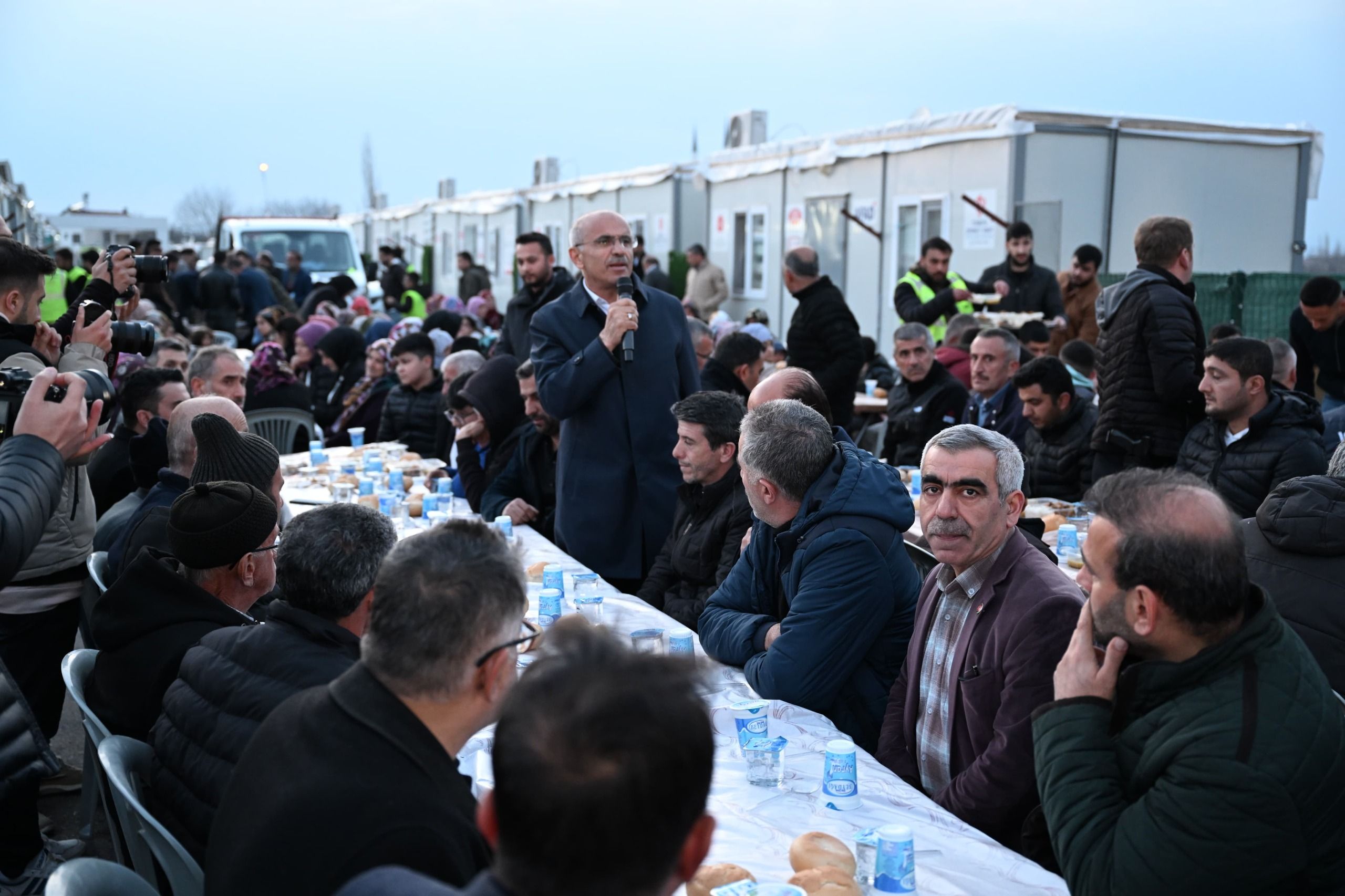 AK Parti Büyükşehir Belediye Başkan Adayı Sami Er, Depremzedelerle İftar Yaptı