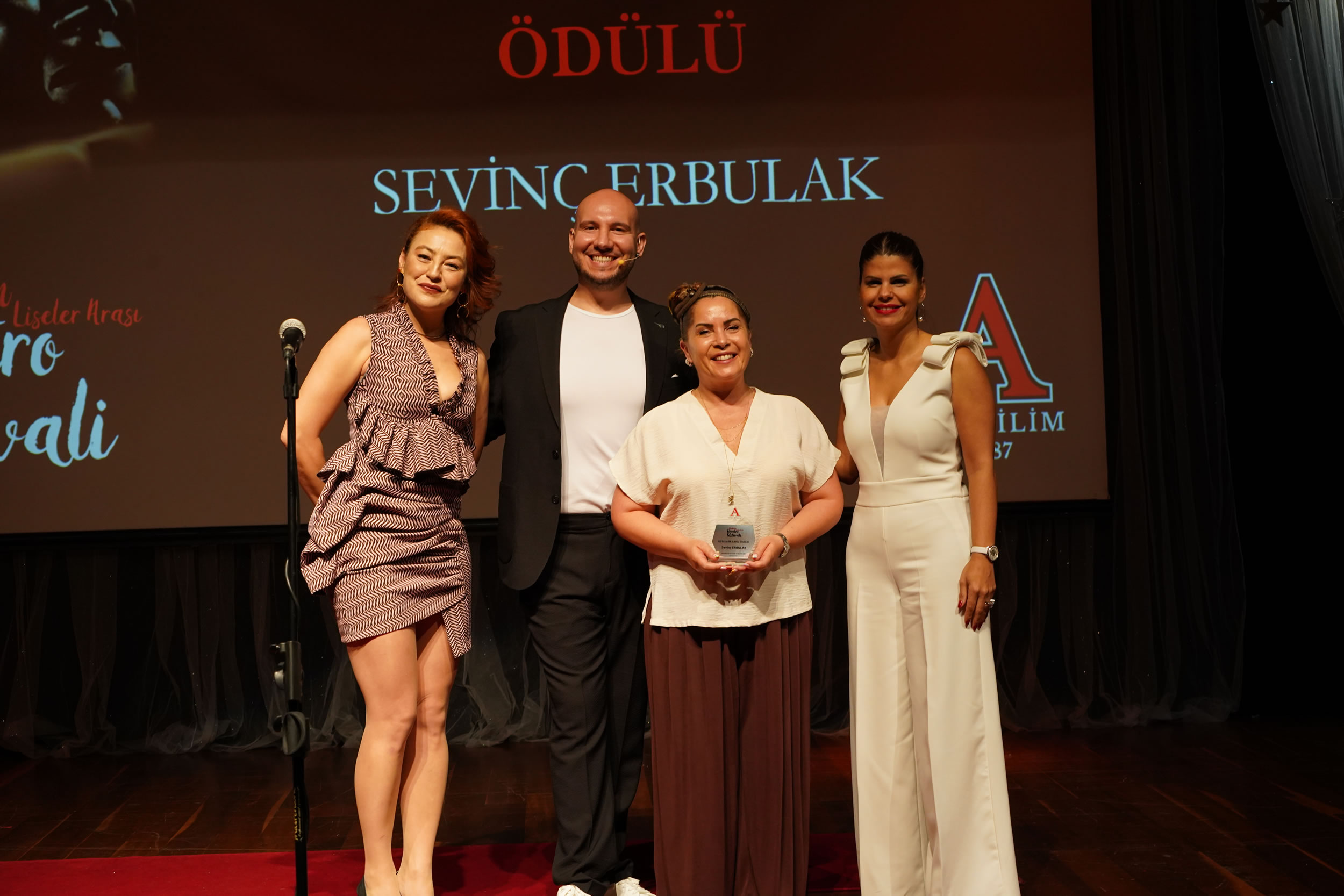 Anabilim Liseler Arası Tiyatro Festivali’nde Sanatın Gücü Sahneye Taşındı!