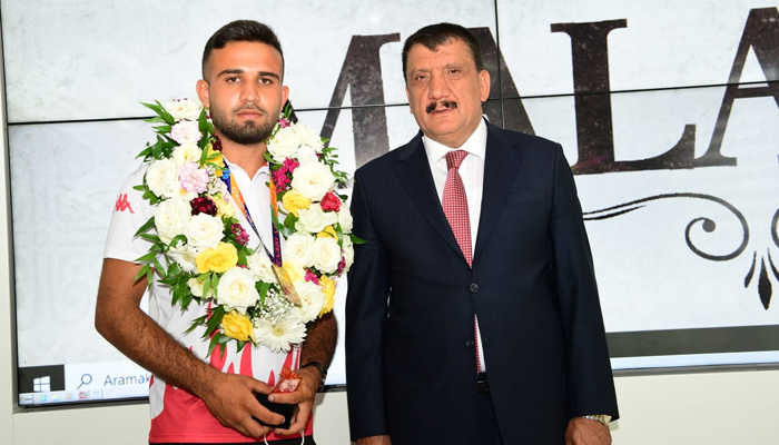 Avrupa Şampiyonu Sporcuyu Kabul eden Başkan Gürkan