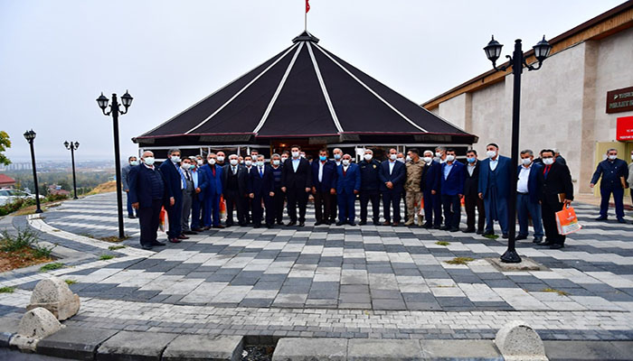 Başkan Çınar, Mahalle Muhtarlarını Oba Çadırında Ağırladı