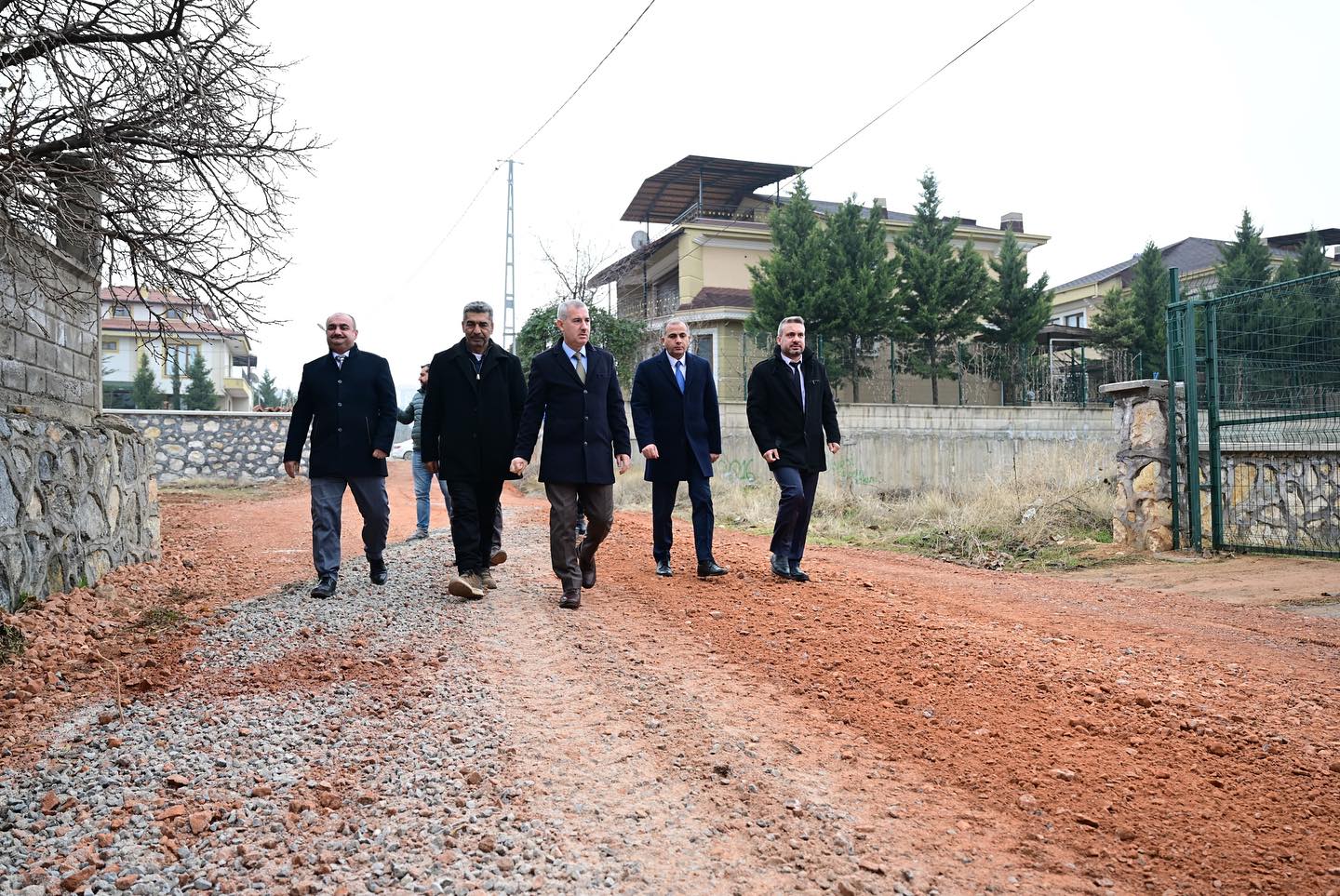 BAŞKAN ÇINAR, YAKINCA MAHALLESİNDEKİ YOL DÜZENLEME ÇALIŞMALARINI İNCELEDİ