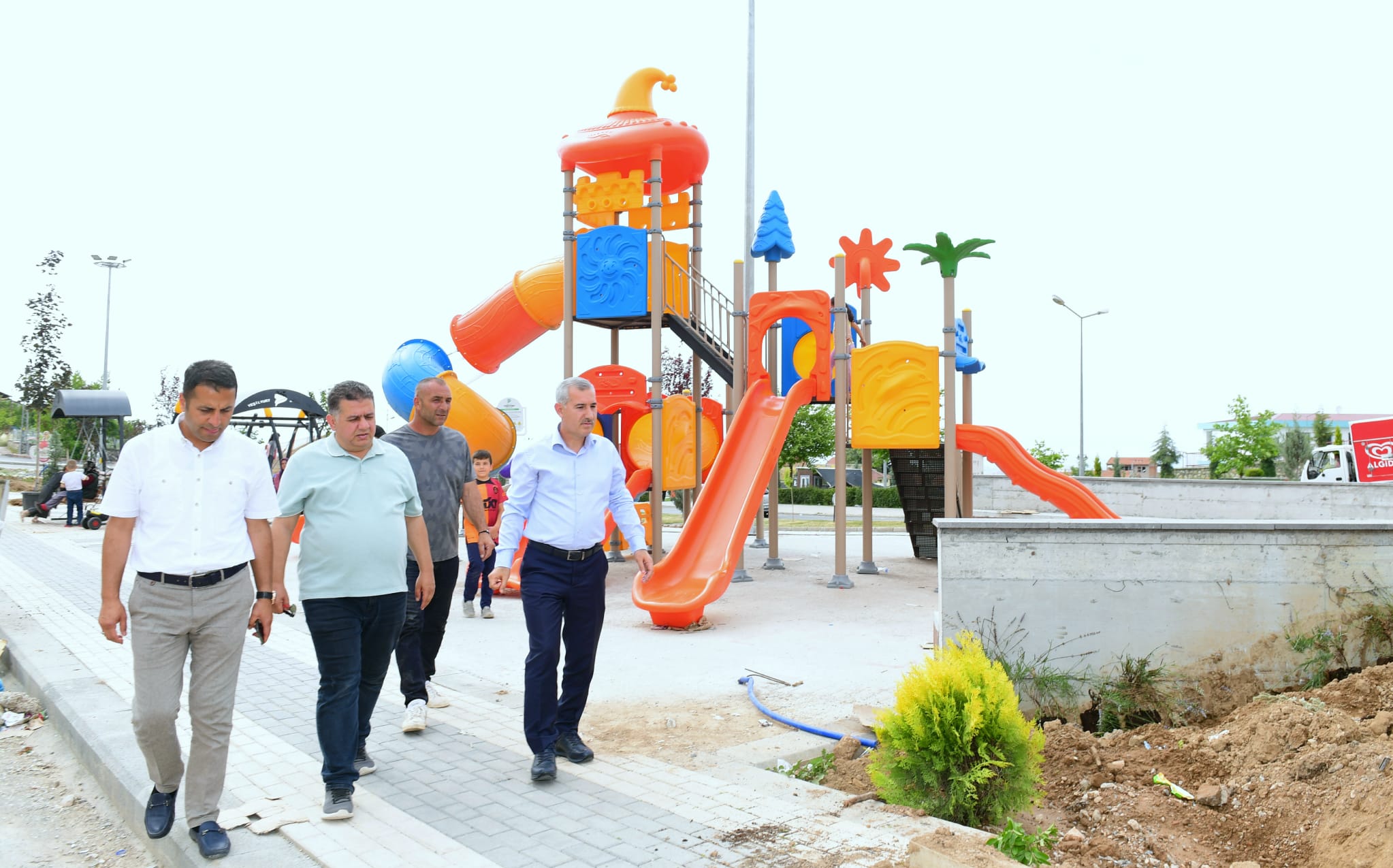 Başkan Çınar Yavuz Selim Mahallesinde Yapımı Süren Yeni Park Alanını İnceledi