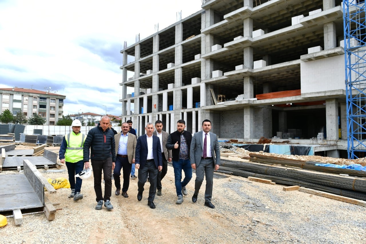 Başkan Çınar, Yeni Belediye Hizmet Binası Ve Kentsel Dönüşüm İnşaat Alanını İnceledi